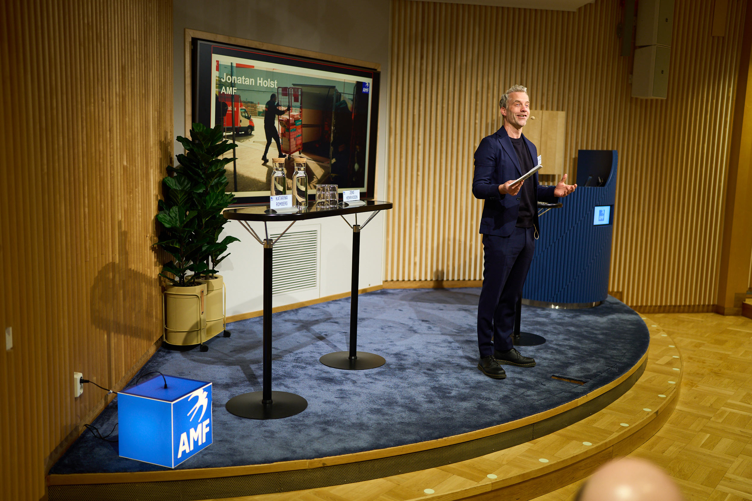 Kommunikationschef Jonatan Holst var moderator på AMFs Vårforum 2026.