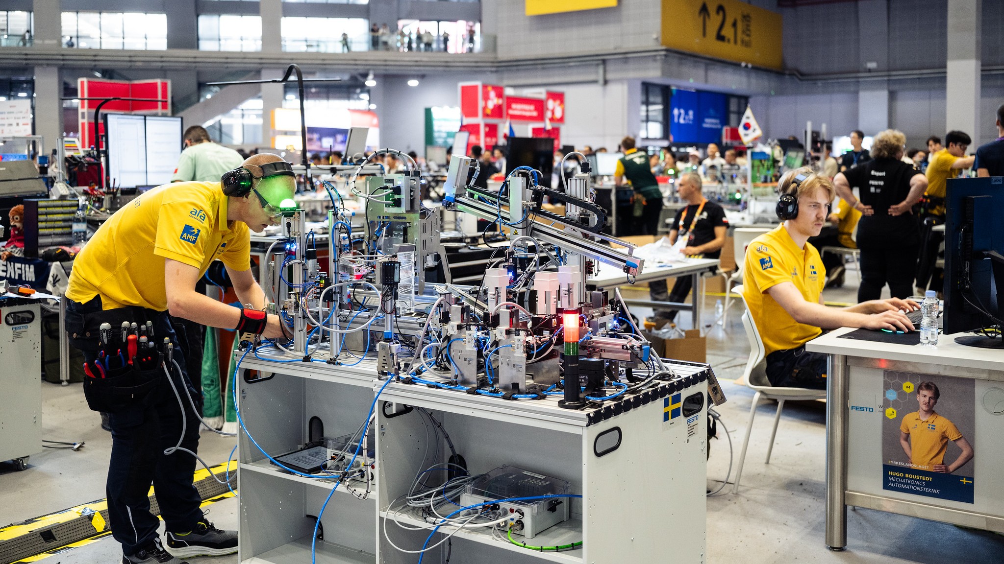 Personer som tävlar i automationsteknik